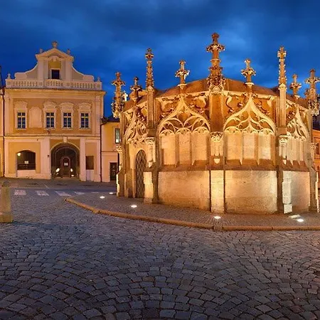 Ortenova 74 公寓 *